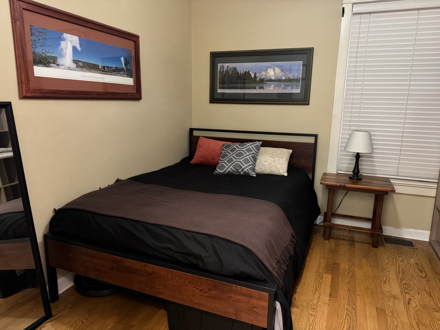 867 W Cornelia Avenue Unit: 1