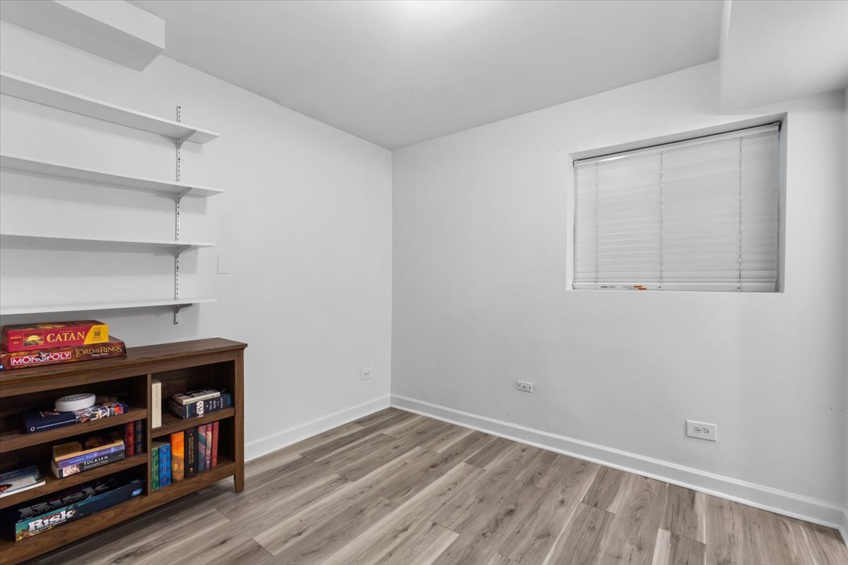 867 W Cornelia Avenue Unit: 1