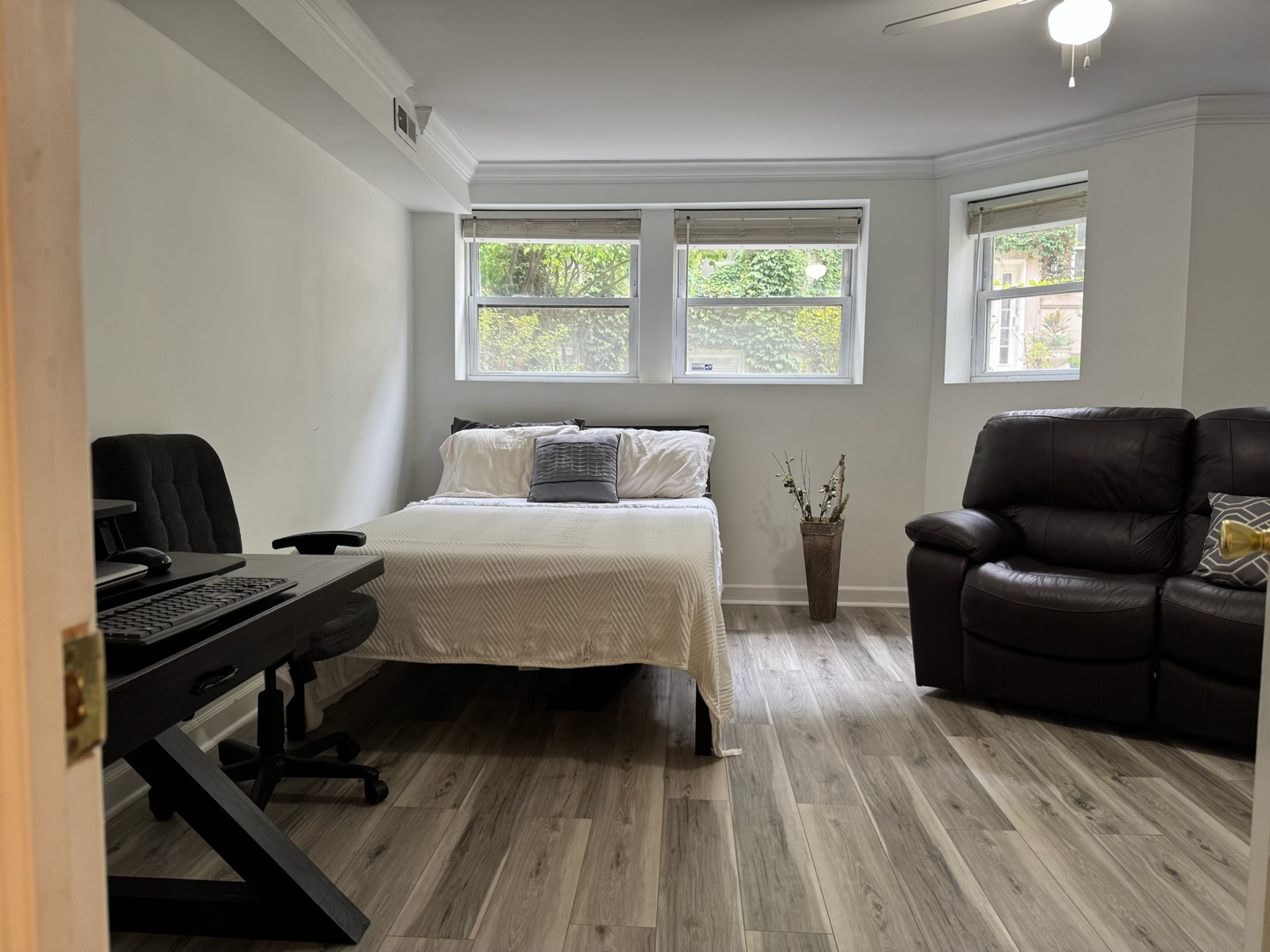 867 W Cornelia Avenue Unit: 1