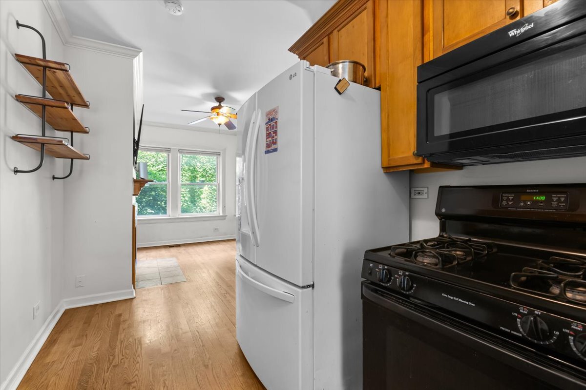 867 W Cornelia Avenue Unit: 1