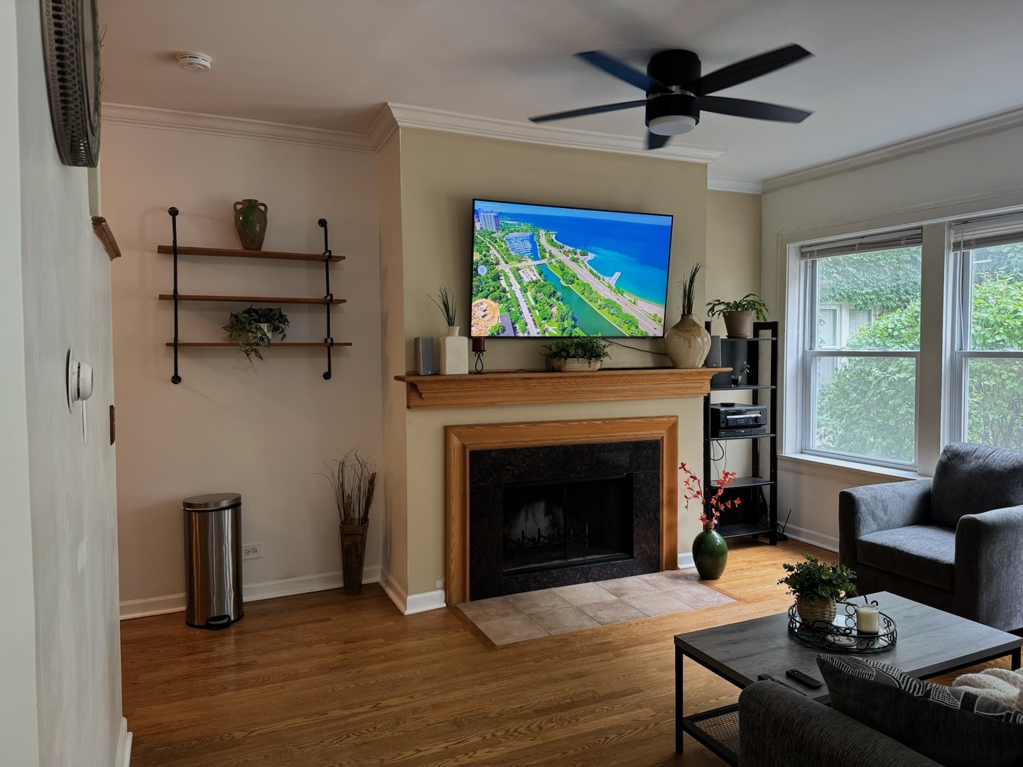 867 W Cornelia Avenue Unit: 1