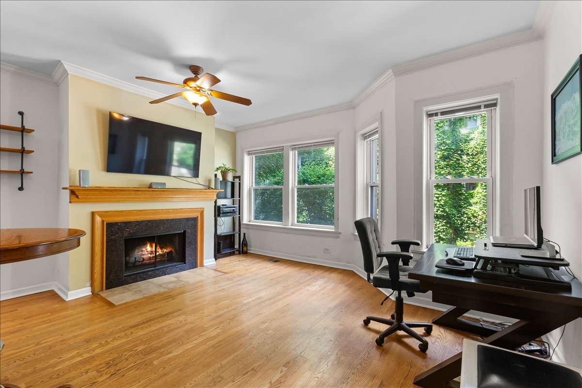867 W Cornelia Avenue Unit: 1