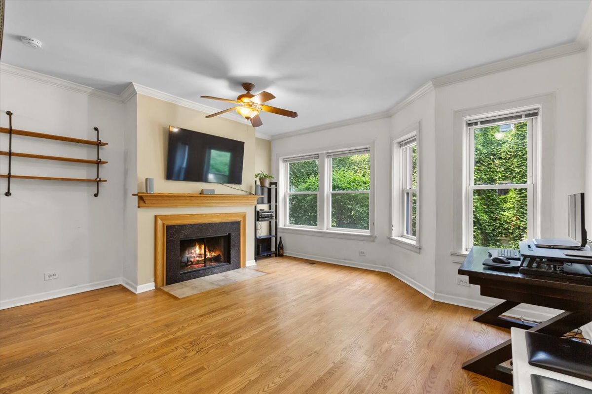 867 W Cornelia Avenue Unit: 1