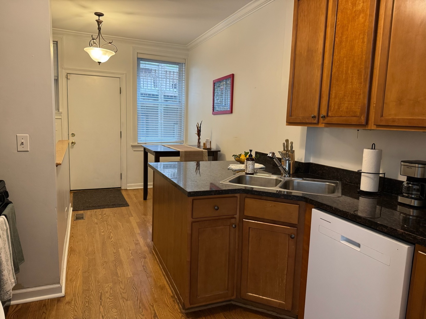 867 W Cornelia Avenue Unit: 1