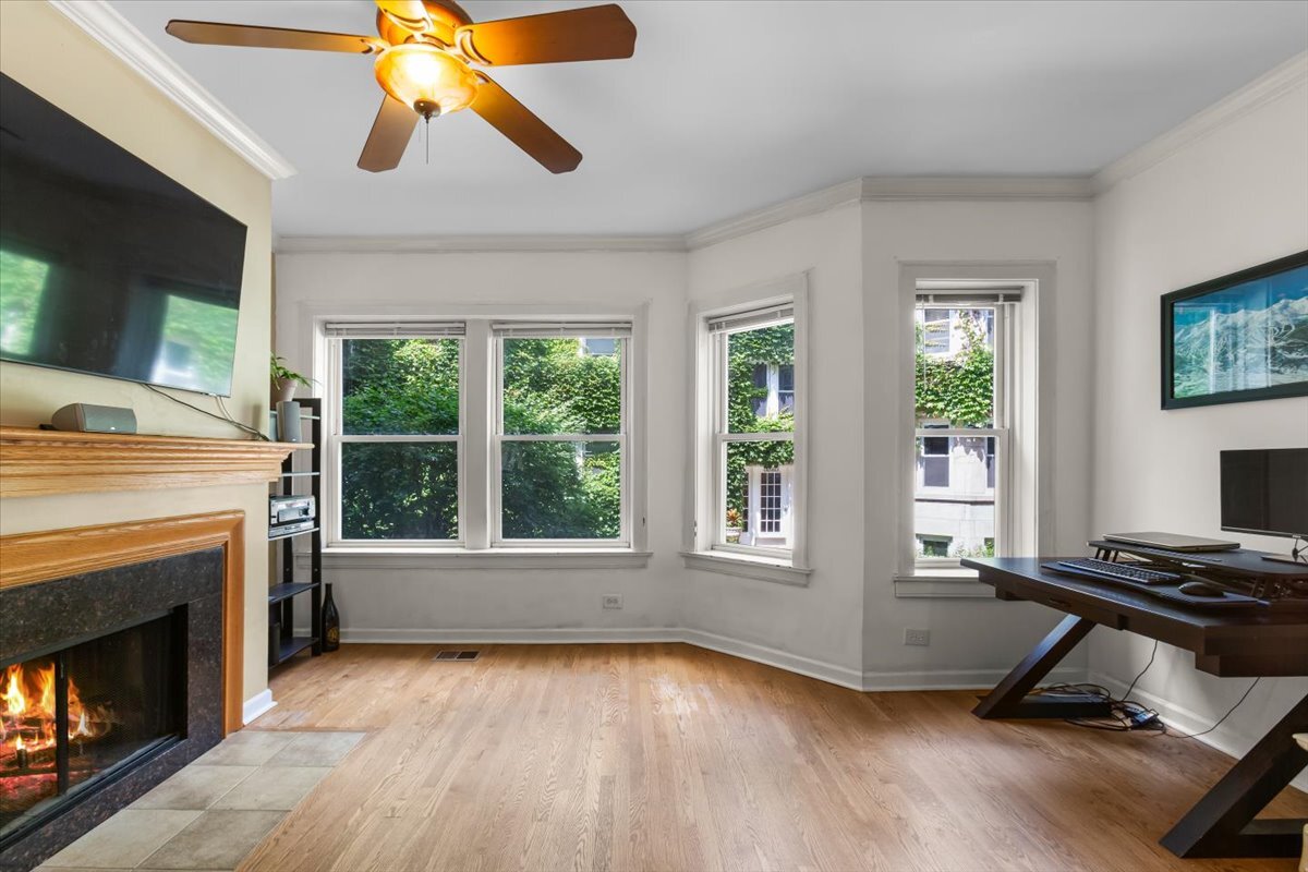 867 W Cornelia Avenue Unit: 1