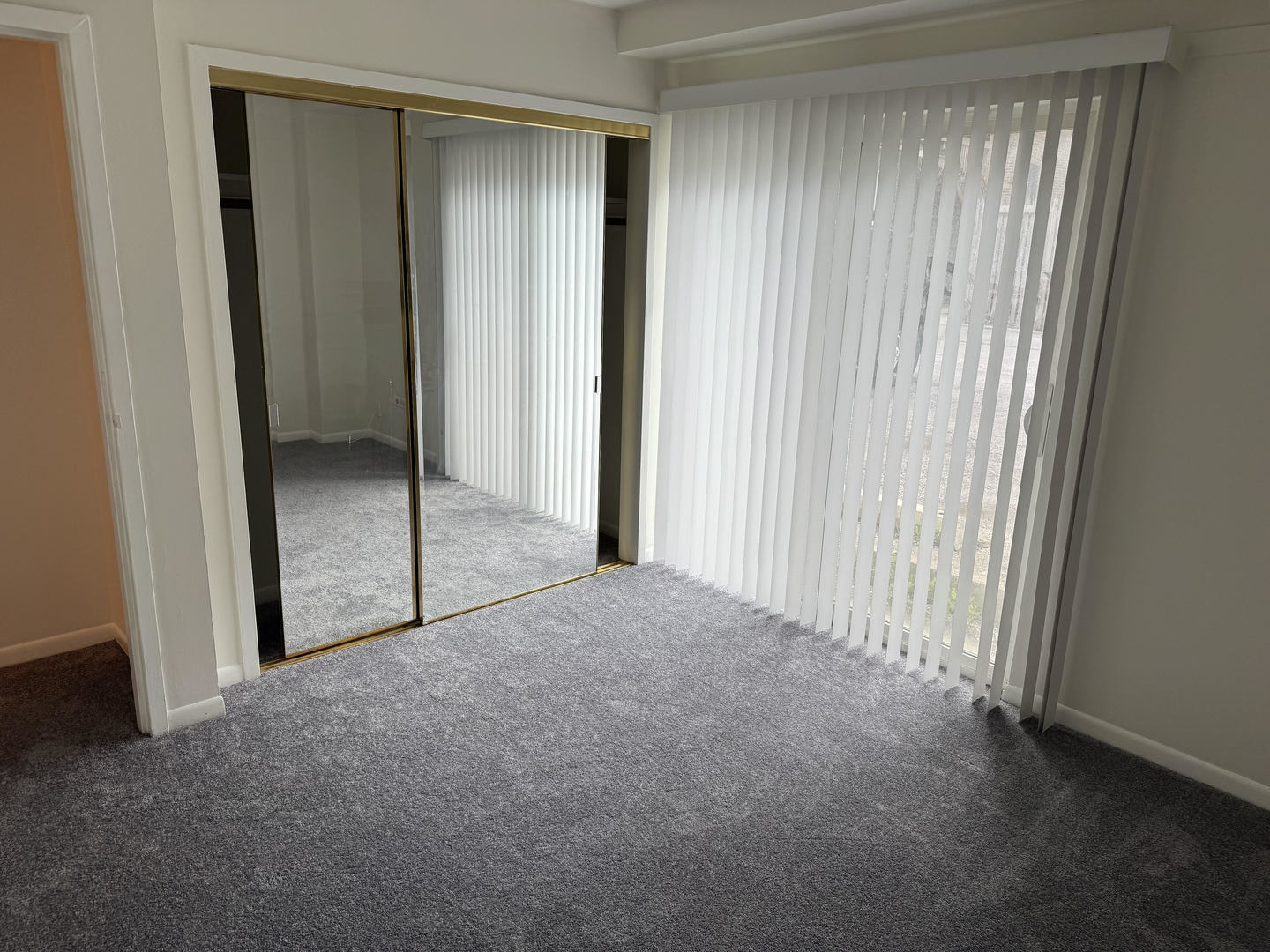 4036 N California Avenue Unit: 106