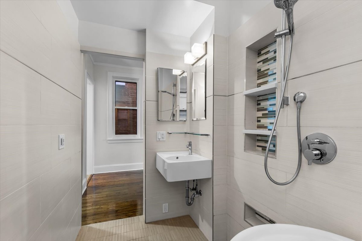 1633 E Hyde Park Boulevard Unit: 1D
