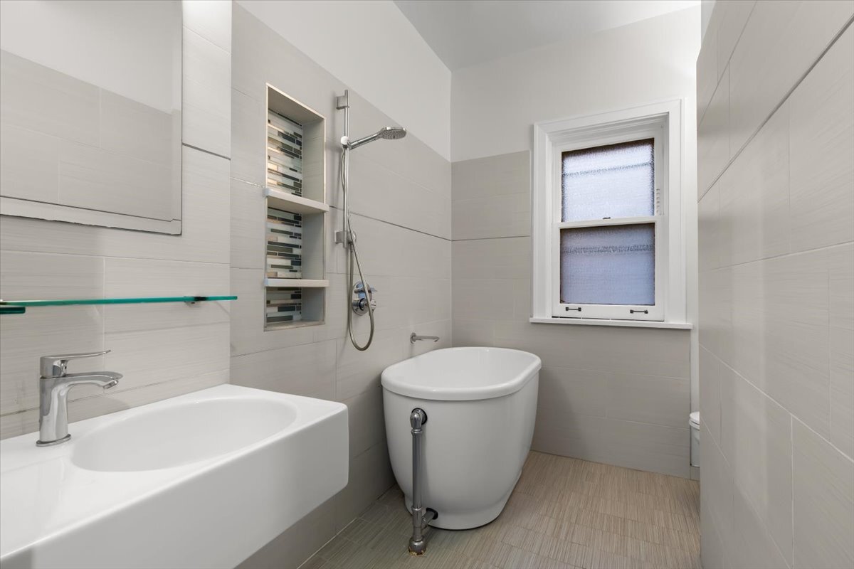 1633 E Hyde Park Boulevard Unit: 1D