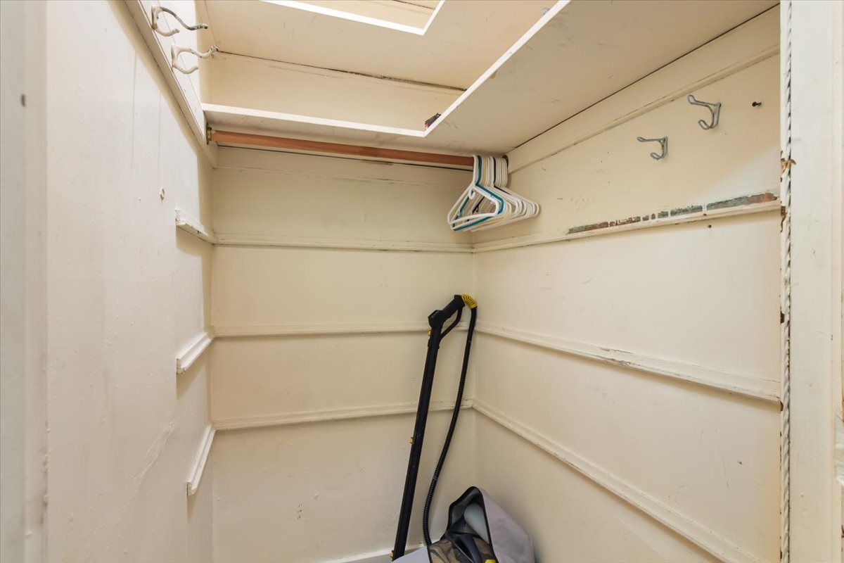 1633 E Hyde Park Boulevard Unit: 1D