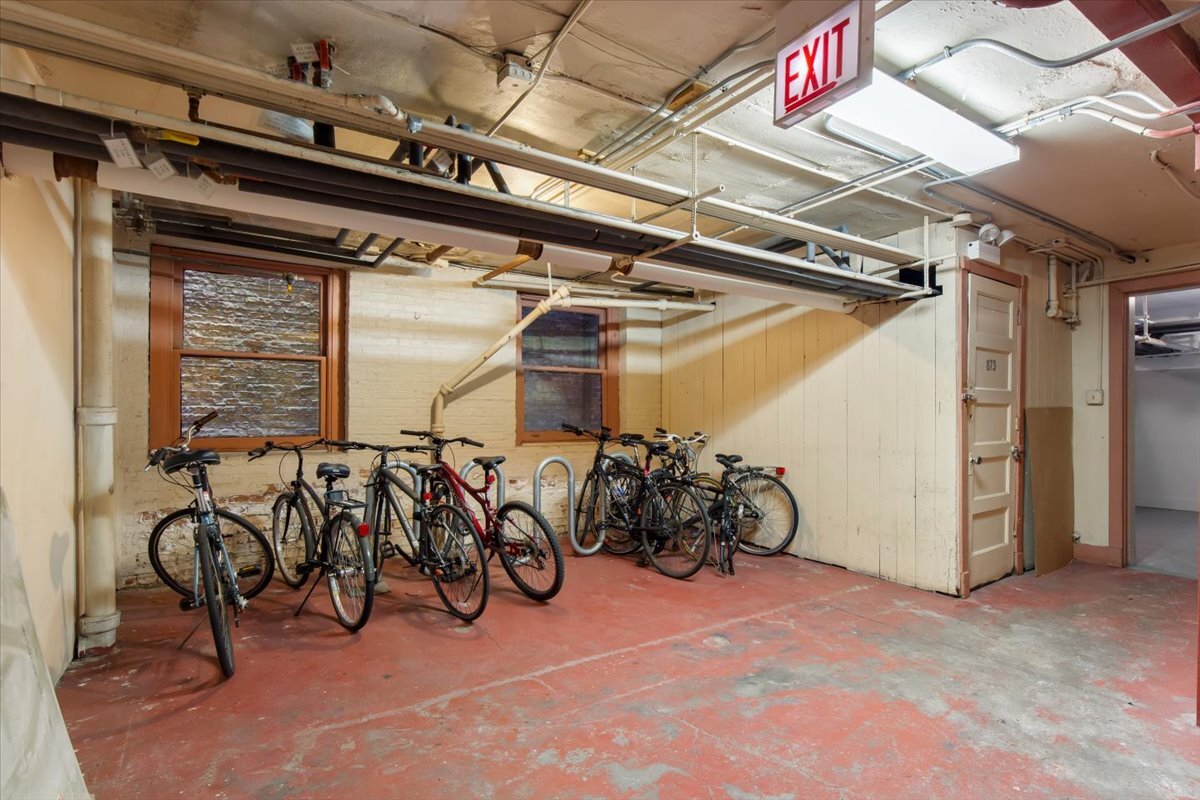 1633 E Hyde Park Boulevard Unit: 1D