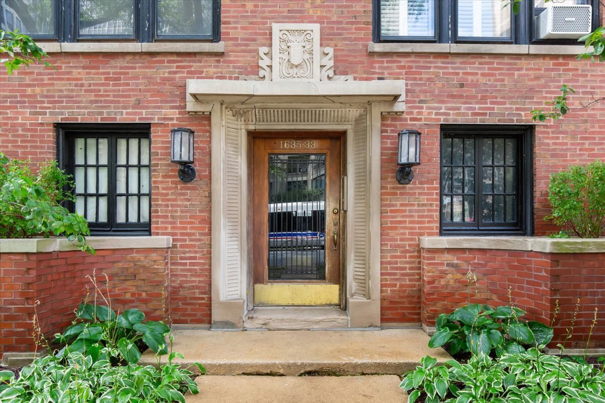 1633 E Hyde Park Boulevard Unit: 1D