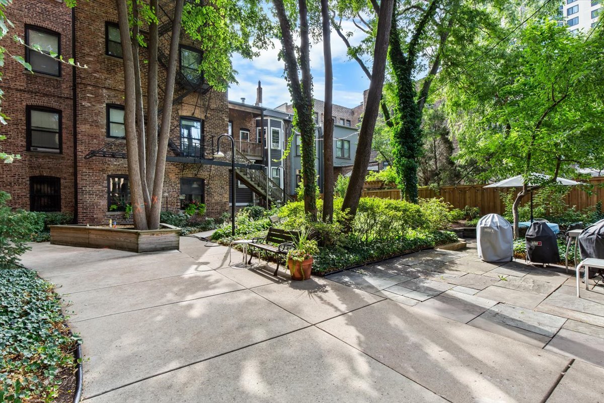 1633 E Hyde Park Boulevard Unit: 1D