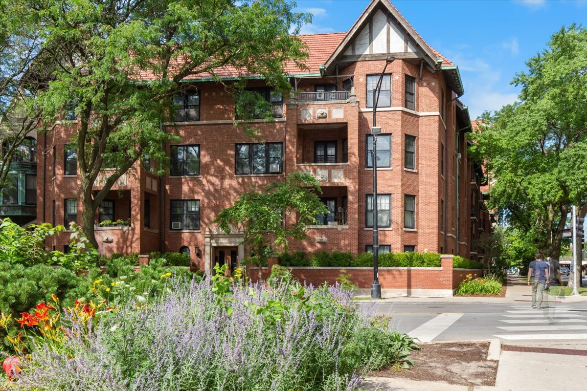 1633 E Hyde Park Boulevard Unit: 1D