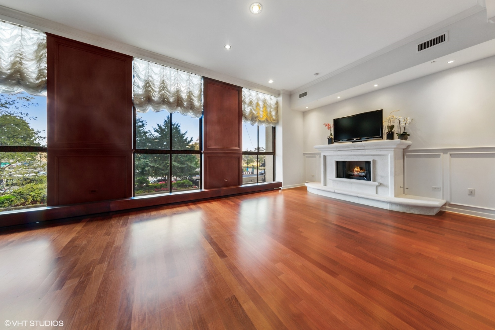310 S Michigan Avenue Unit: 202