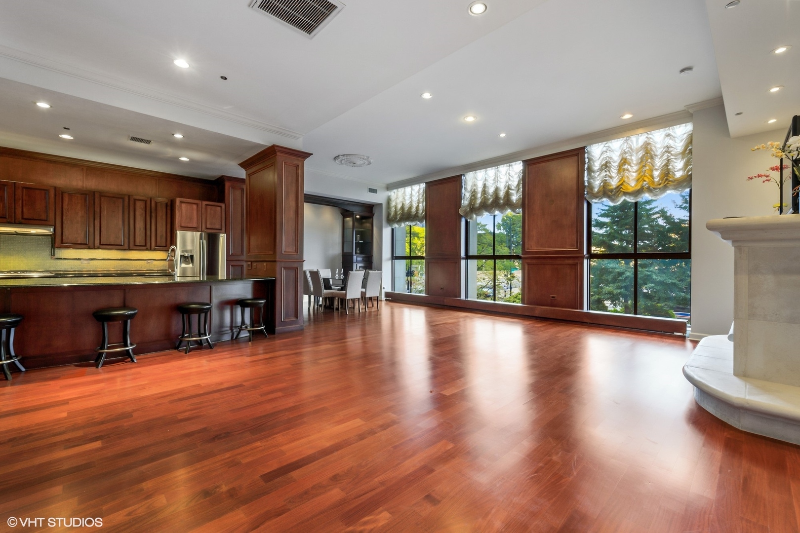 310 S Michigan Avenue Unit: 202