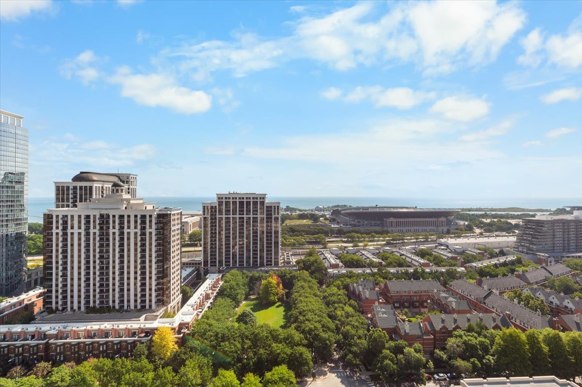 100 E 14th Street Unit: 2204