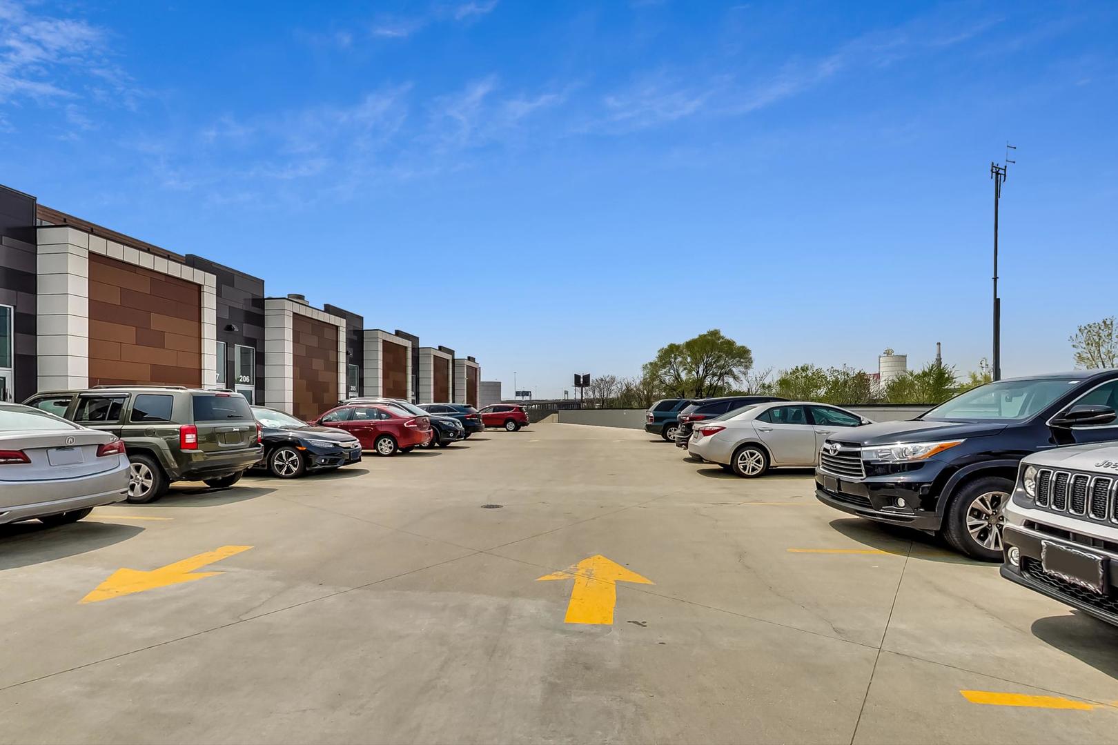 2252 S Archer Avenue Unit: 207