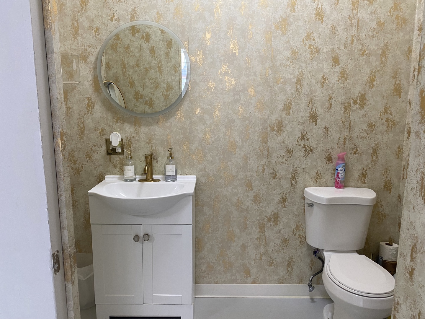 2252 S Archer Avenue Unit: 207