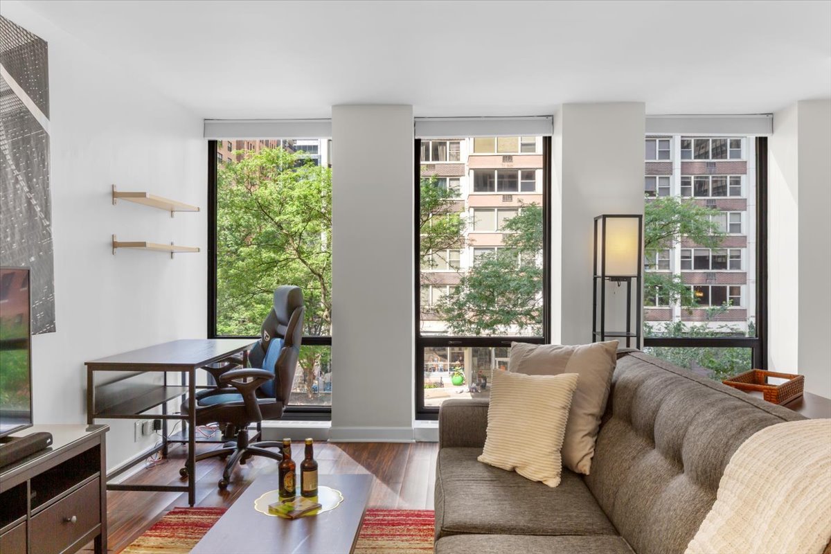 260 E Chestnut Street Unit: 303