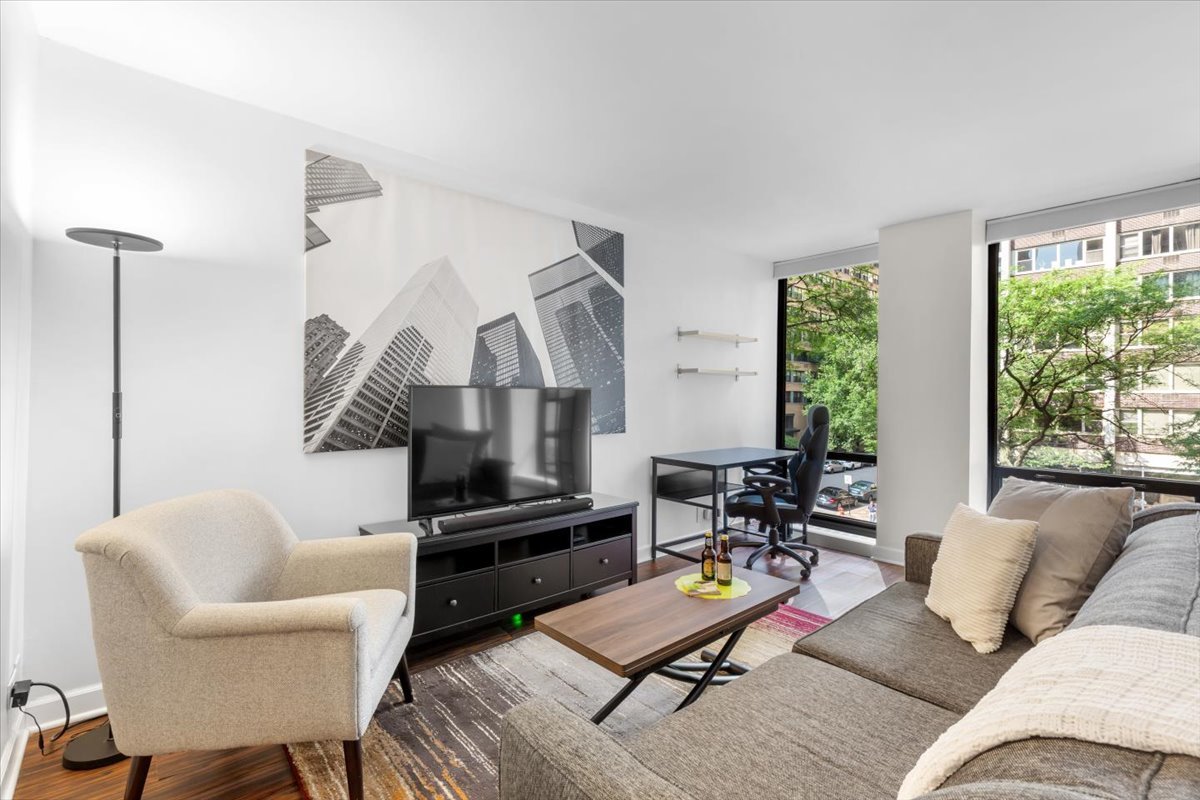 260 E Chestnut Street Unit: 303