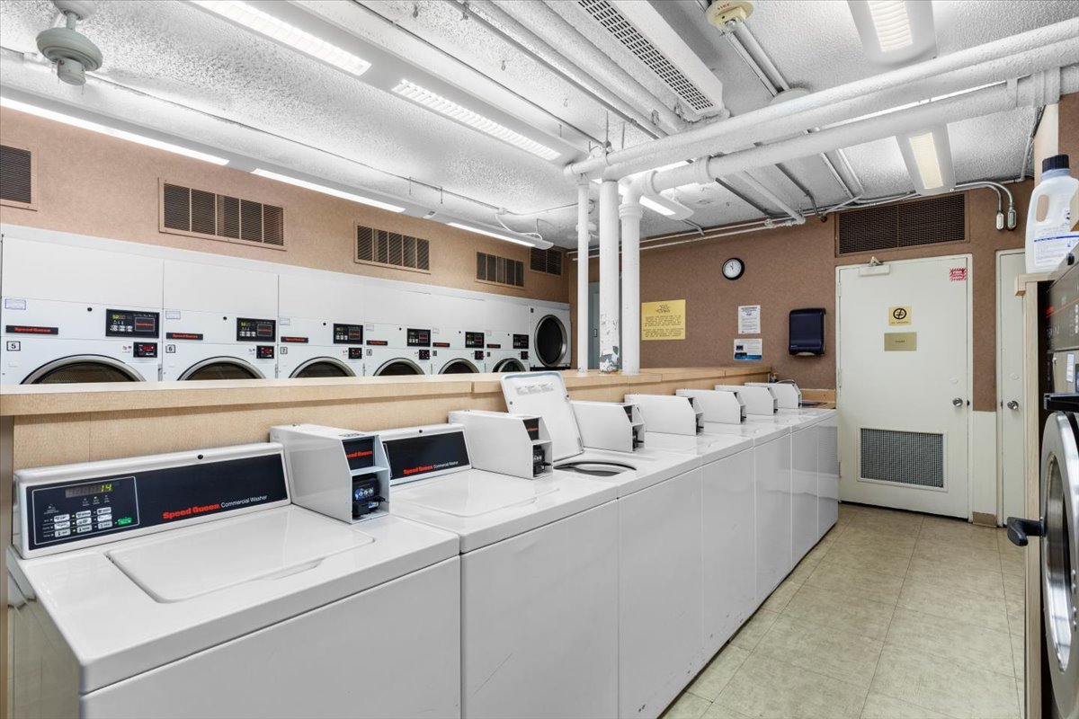 260 E Chestnut Street Unit: 303