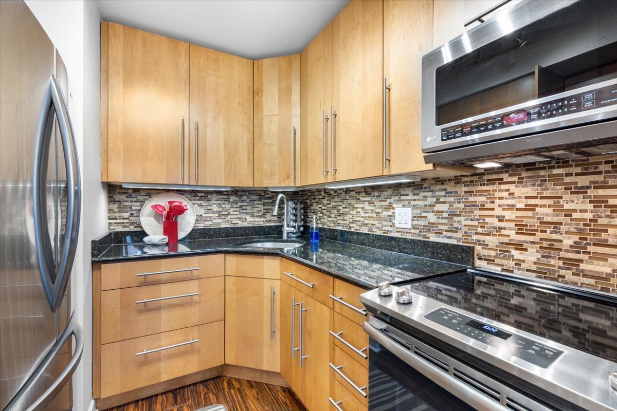 260 E Chestnut Street Unit: 303