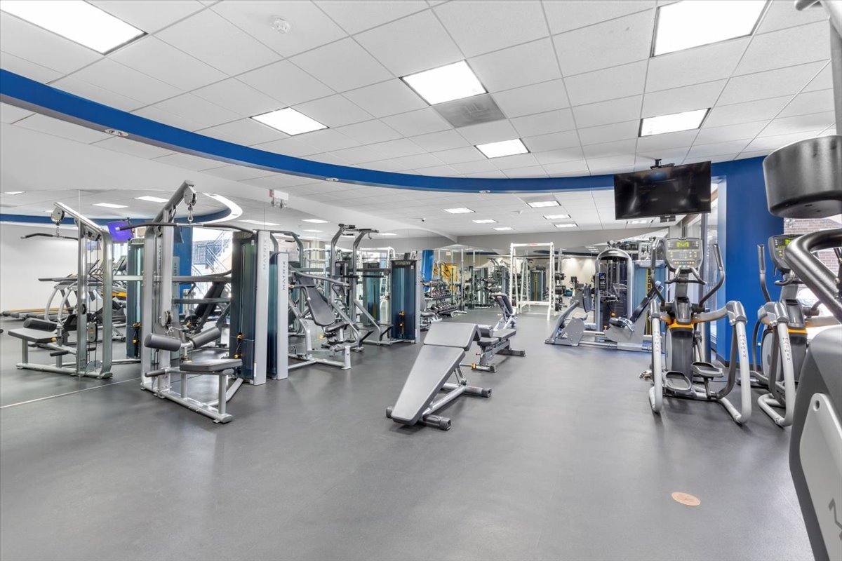 260 E Chestnut Street Unit: 303