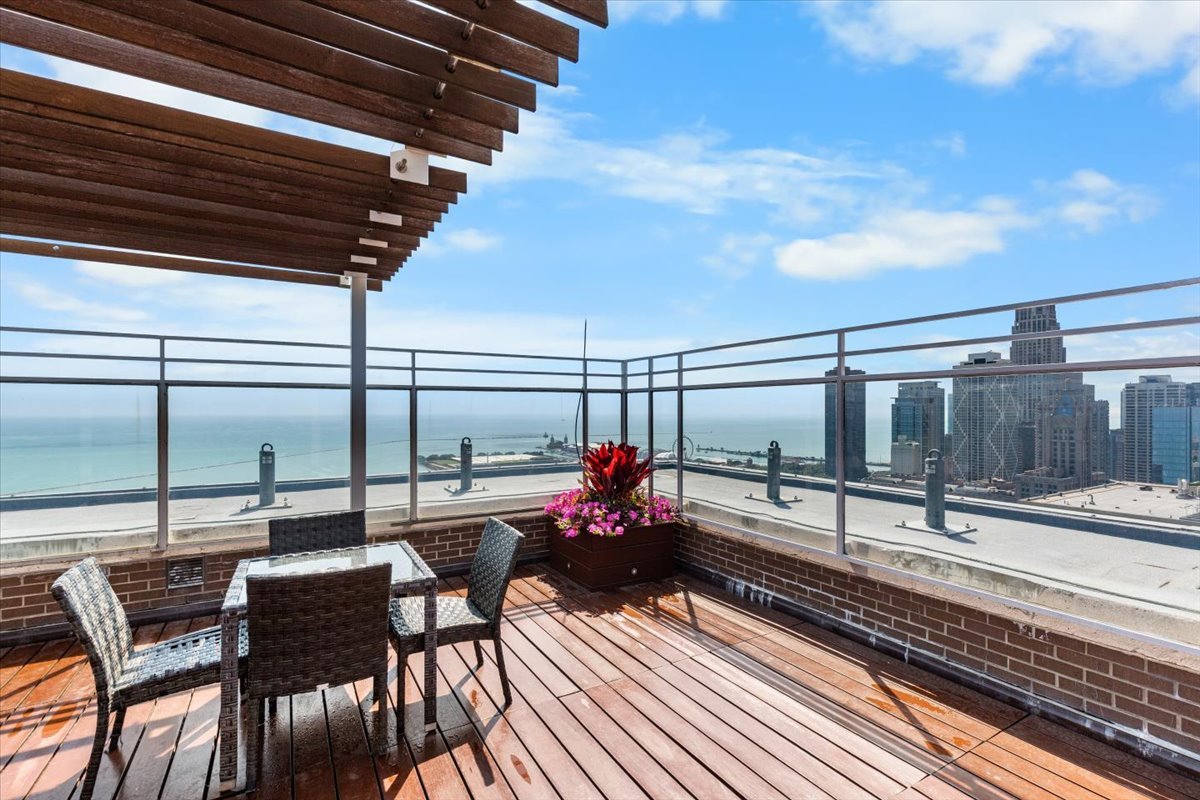 260 E Chestnut Street Unit: 303