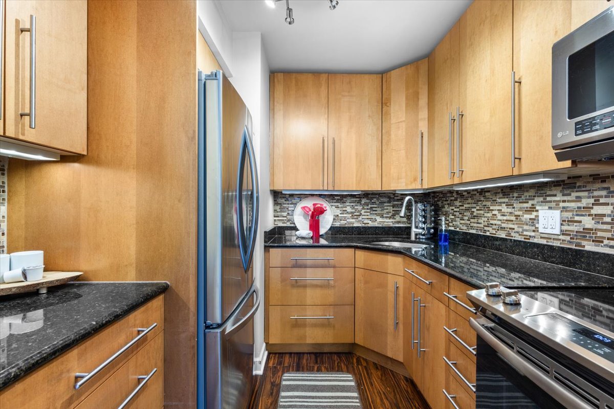 260 E Chestnut Street Unit: 303