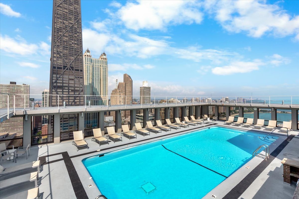 260 E Chestnut Street Unit: 303