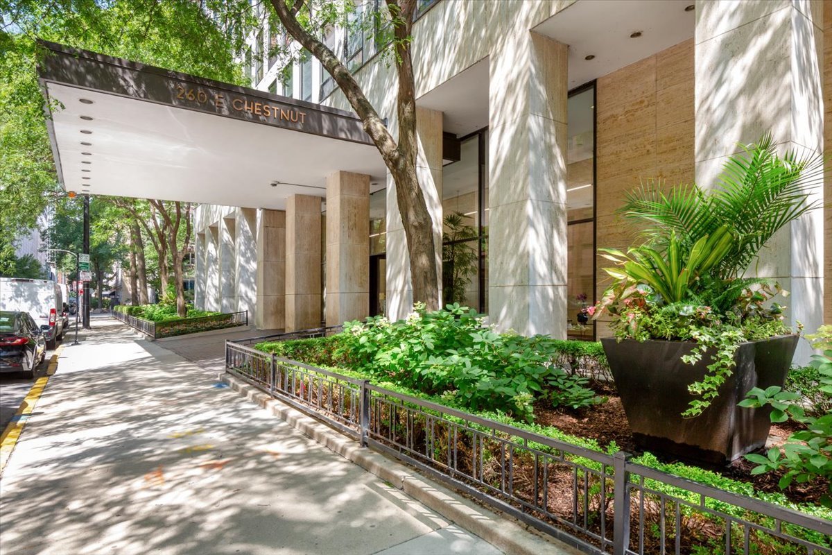 260 E Chestnut Street Unit: 303