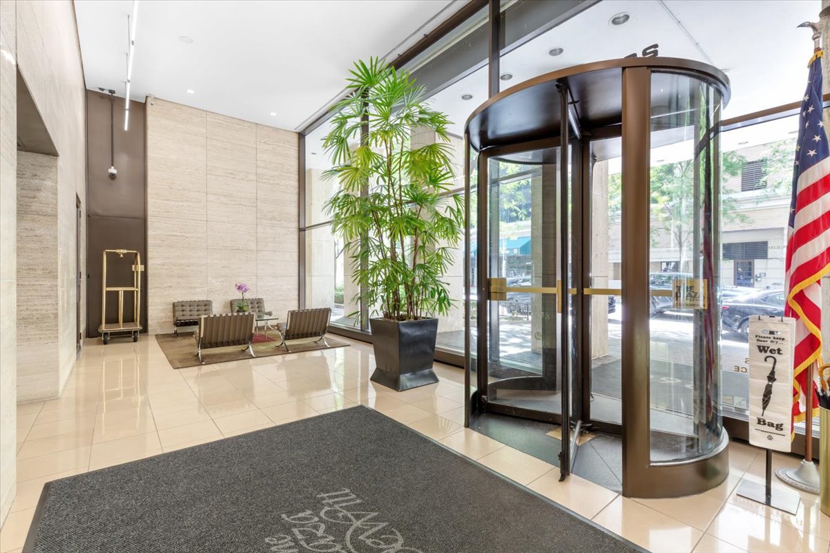 260 E Chestnut Street Unit: 303