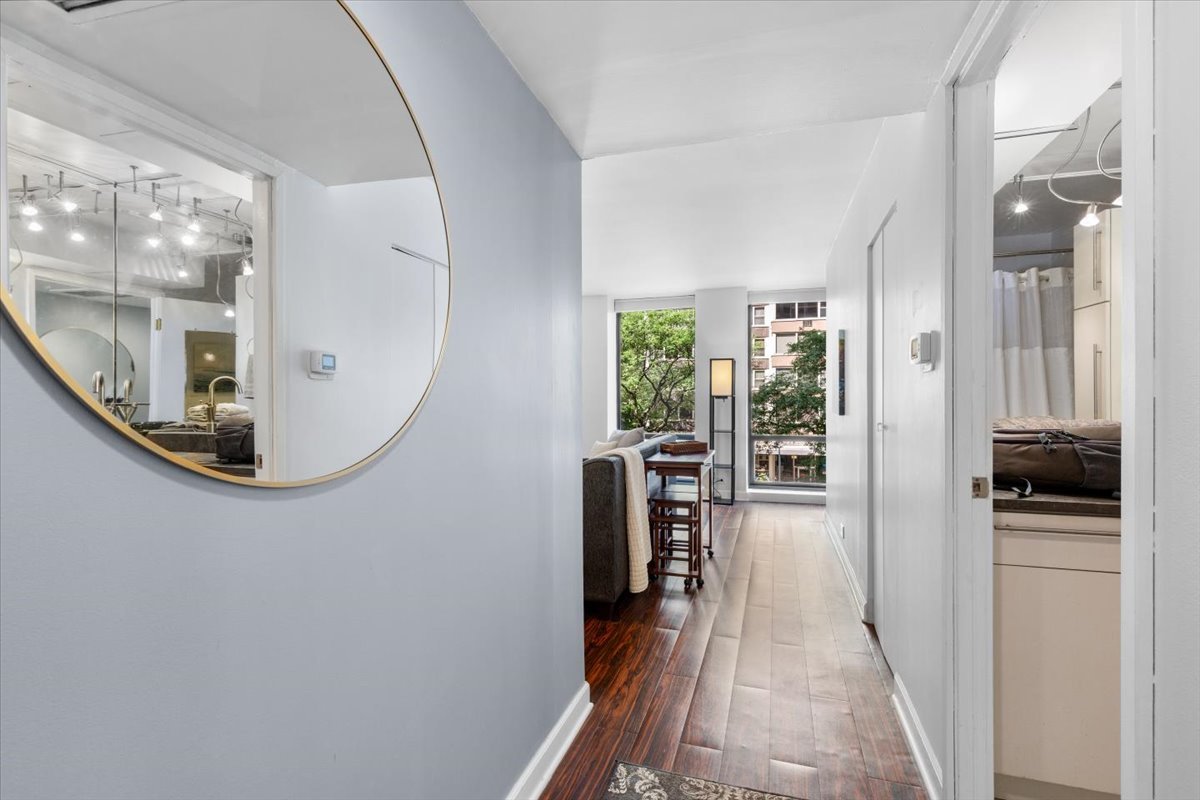 260 E Chestnut Street Unit: 303