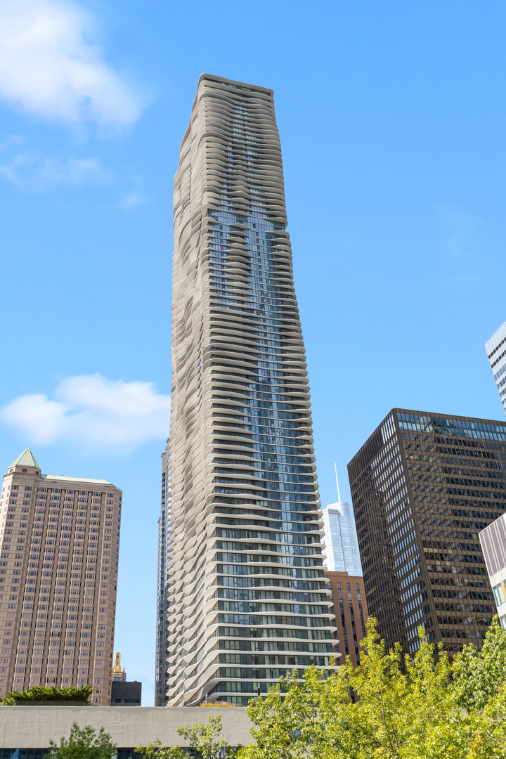 225 N Columbus Drive Unit: 5611