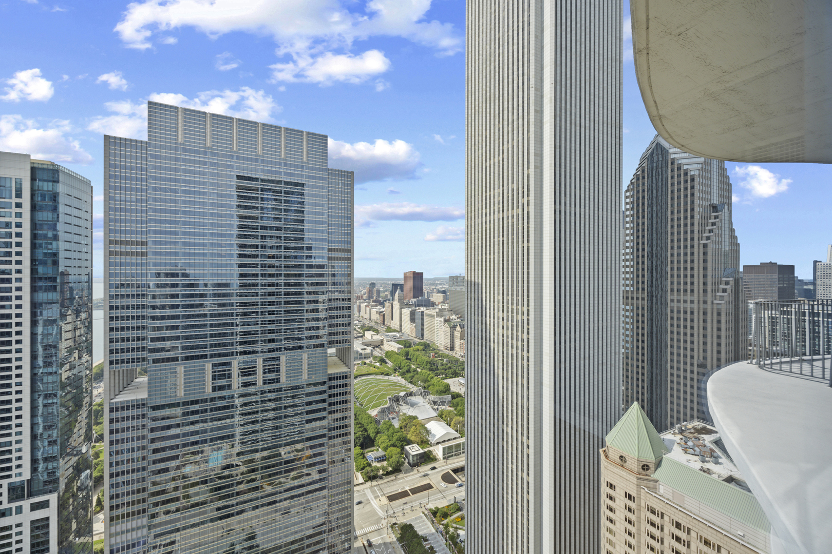 225 N Columbus Drive Unit: 5611
