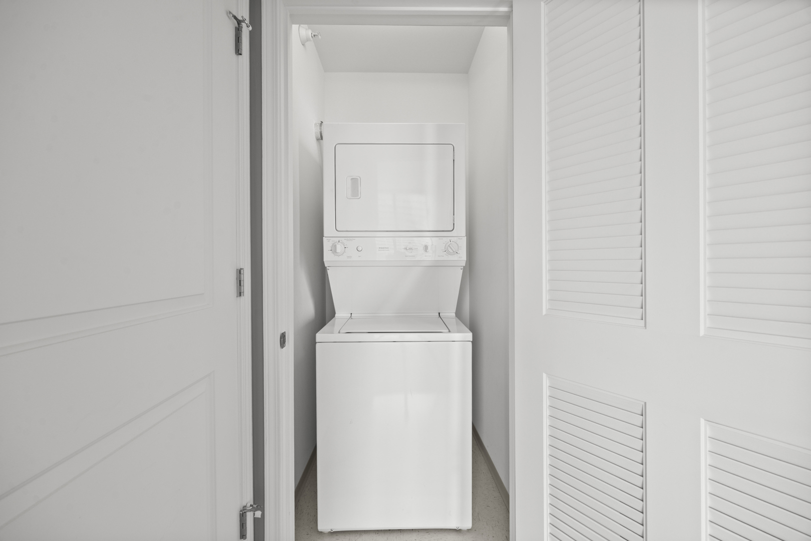 225 N Columbus Drive Unit: 5611