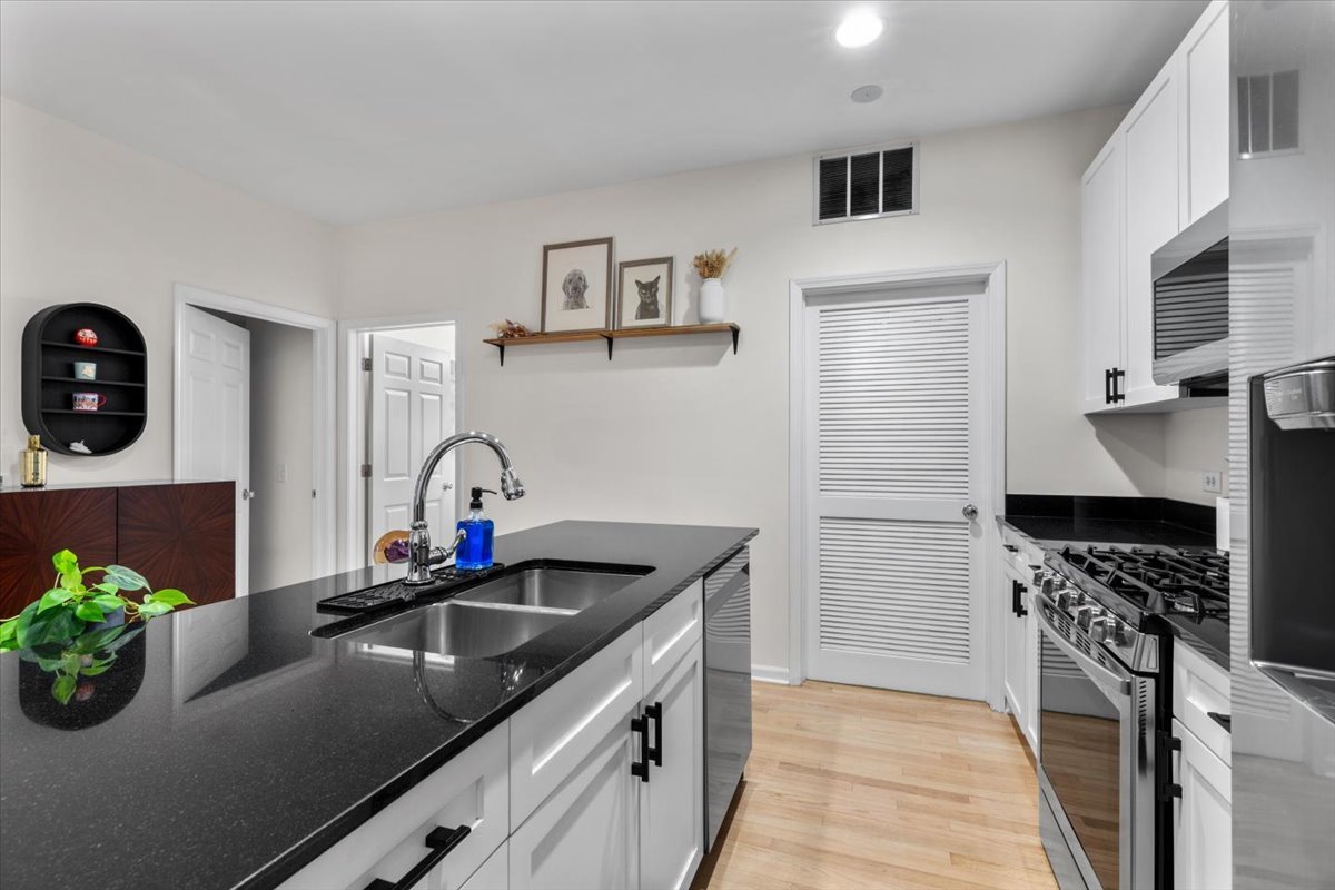 2040 W Belmont Avenue Unit: 308