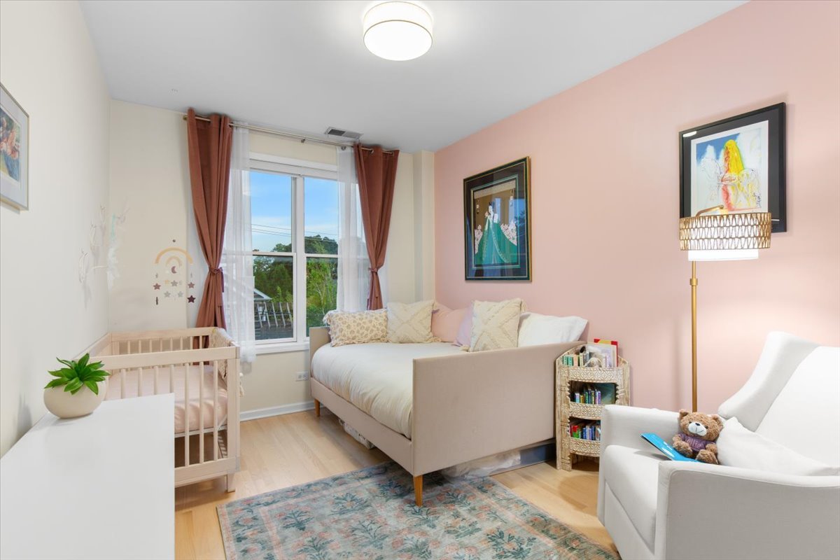 2040 W Belmont Avenue Unit: 308