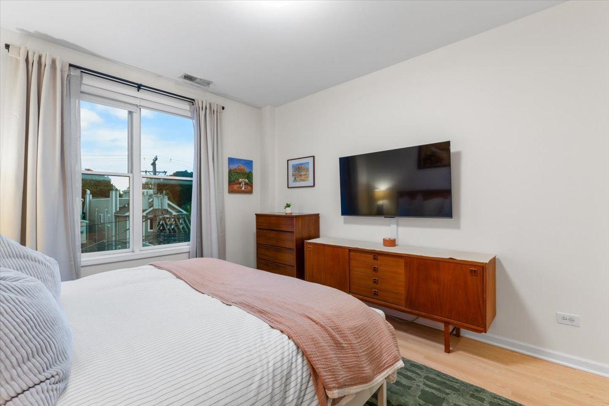2040 W Belmont Avenue Unit: 308