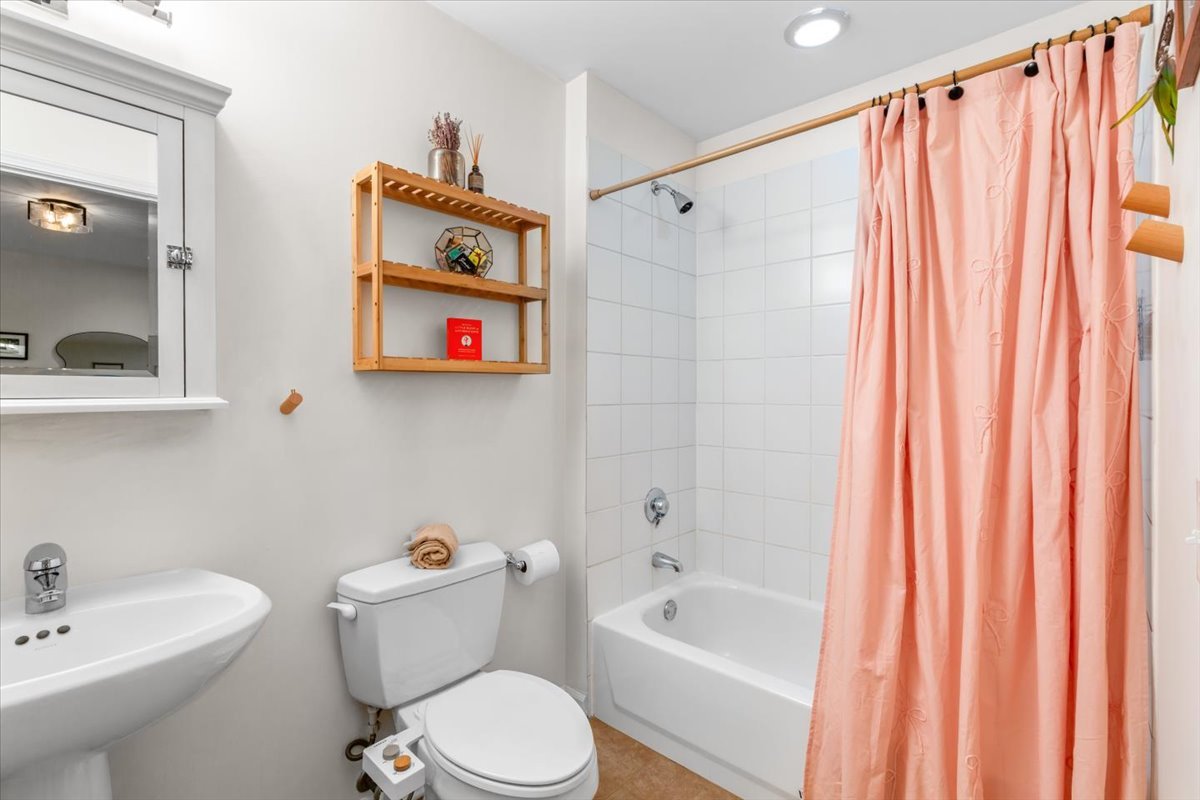 2040 W Belmont Avenue Unit: 308