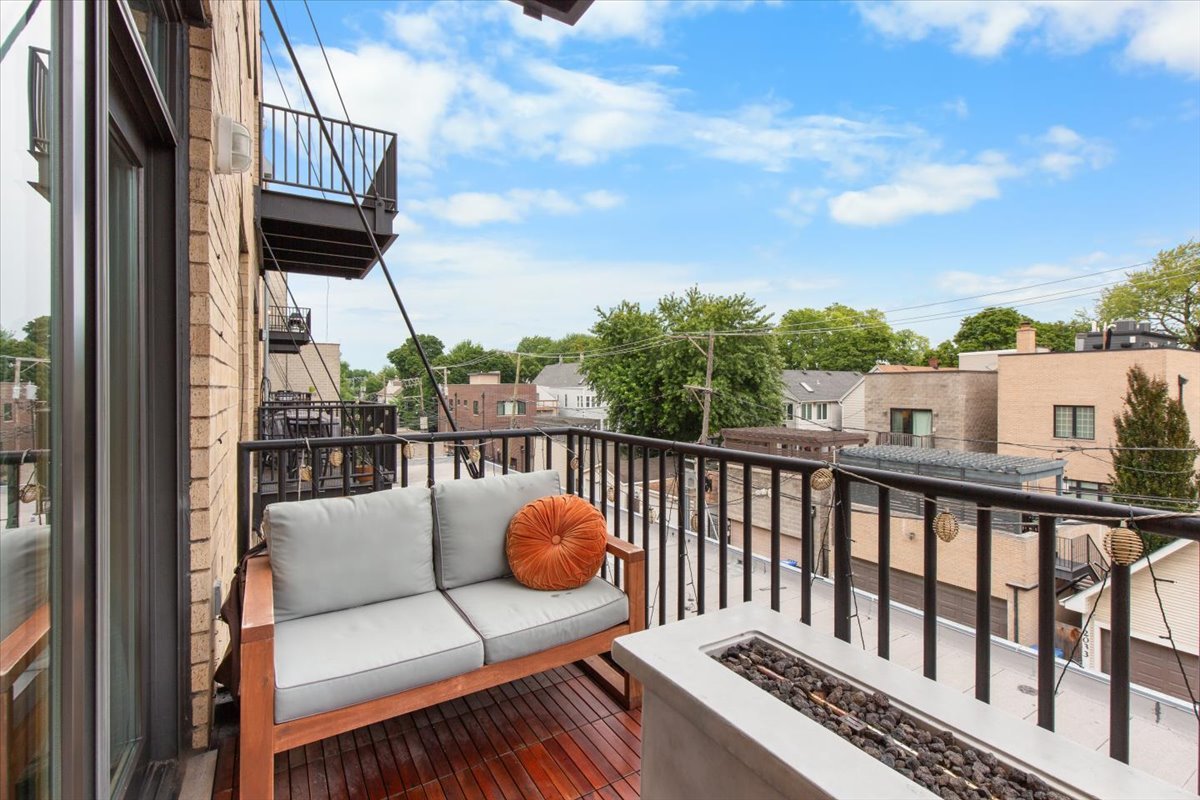 2040 W Belmont Avenue Unit: 308