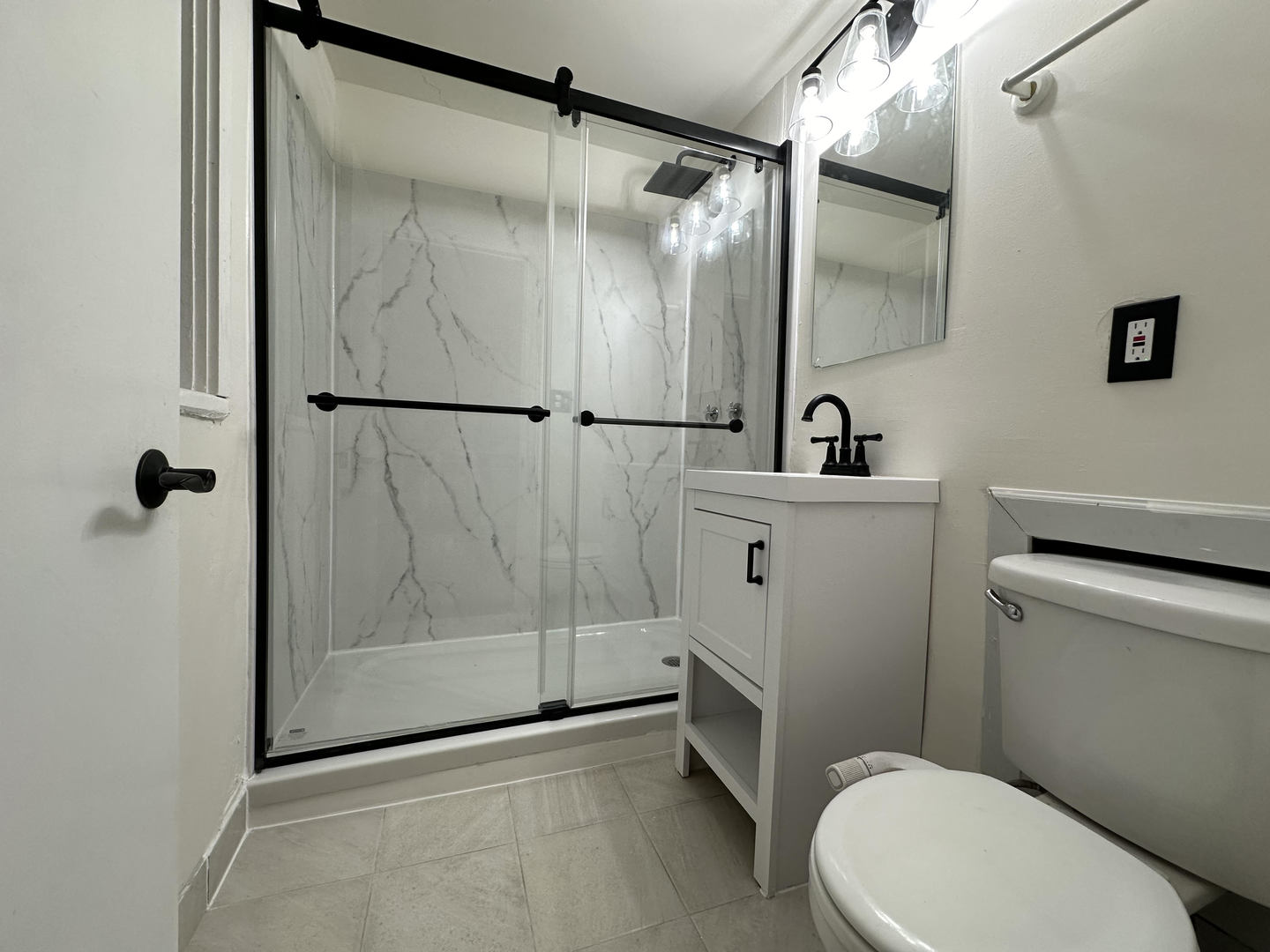 1831 W Melrose Street Unit: GARDEN
