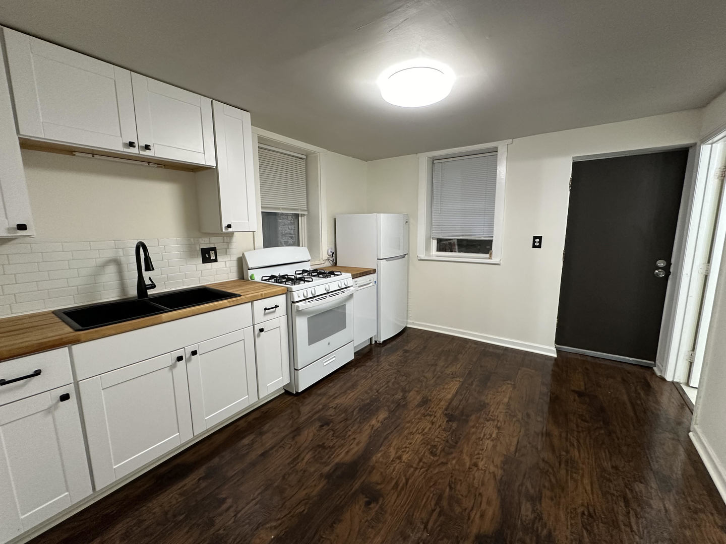 1831 W Melrose Street Unit: GARDEN