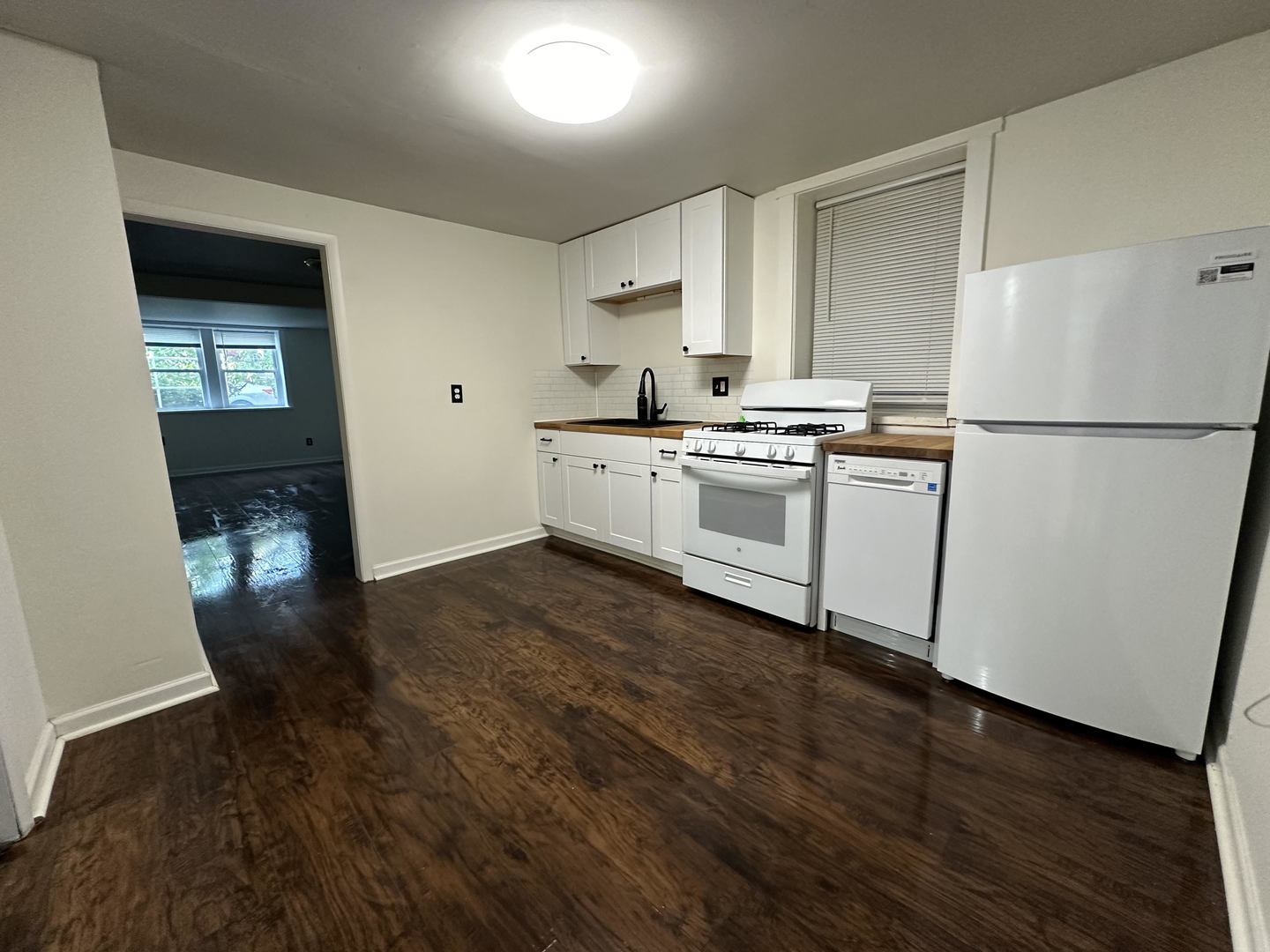1831 W Melrose Street Unit: GARDEN