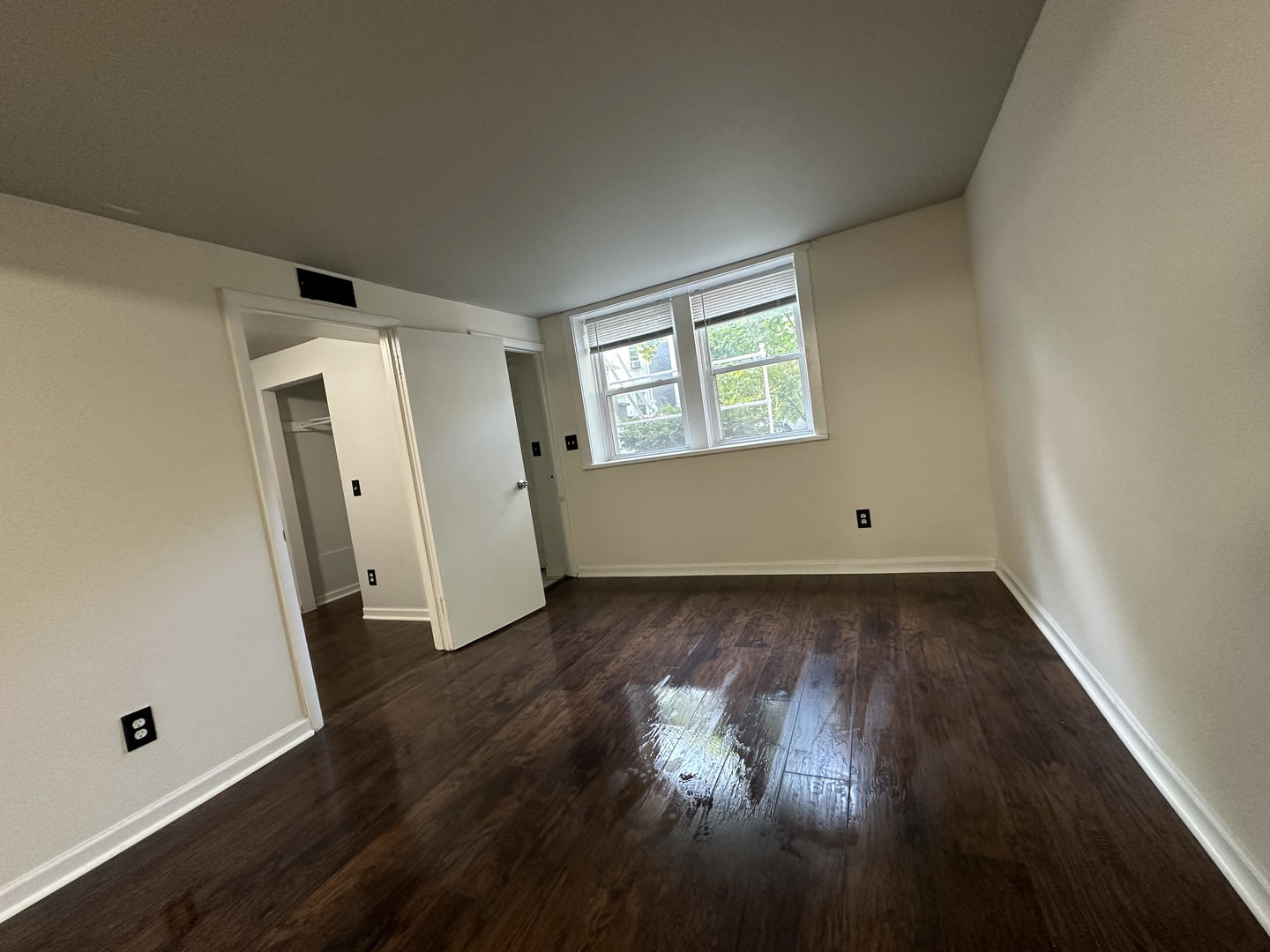 1831 W Melrose Street Unit: GARDEN