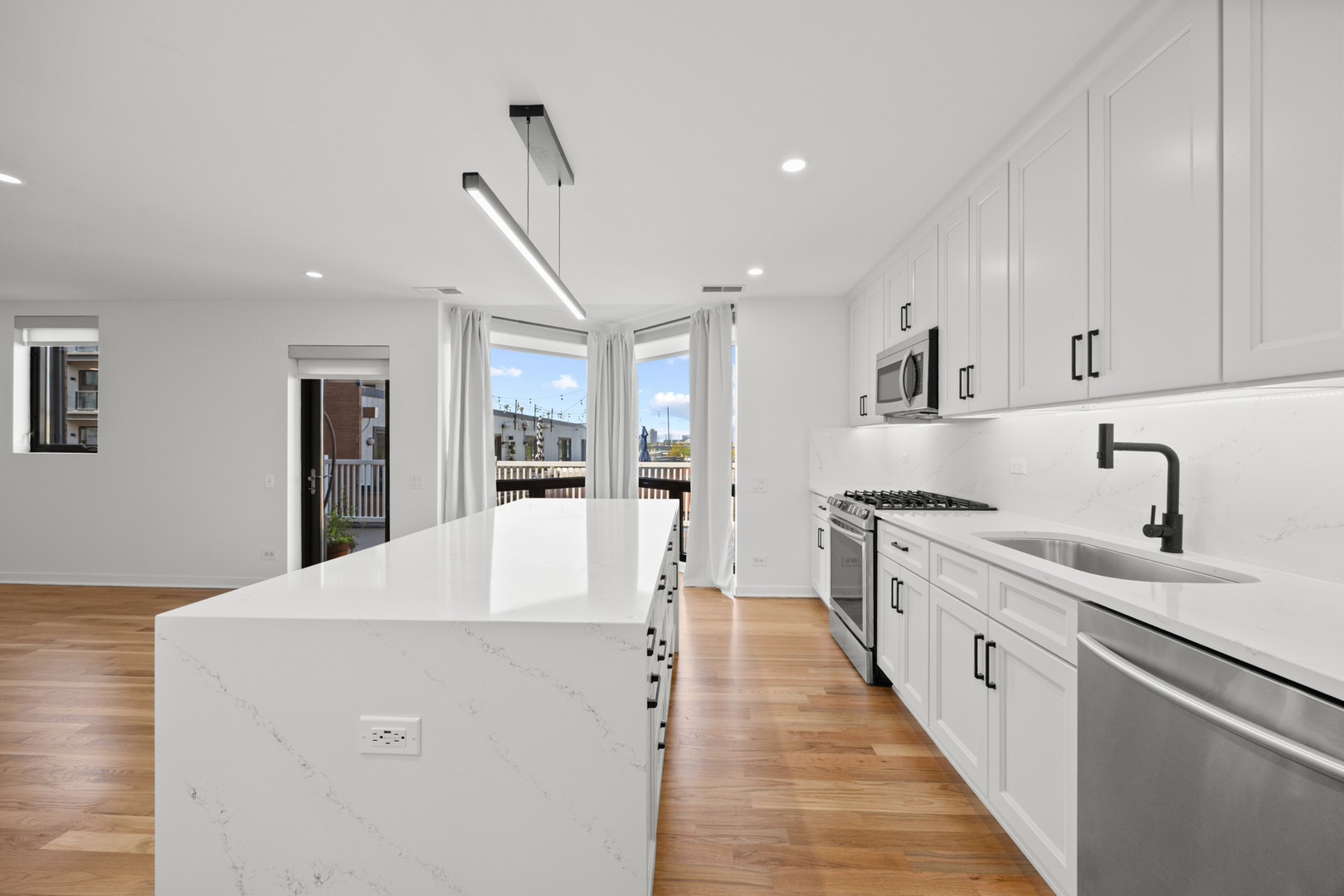 222 S Racine Avenue Unit: 403