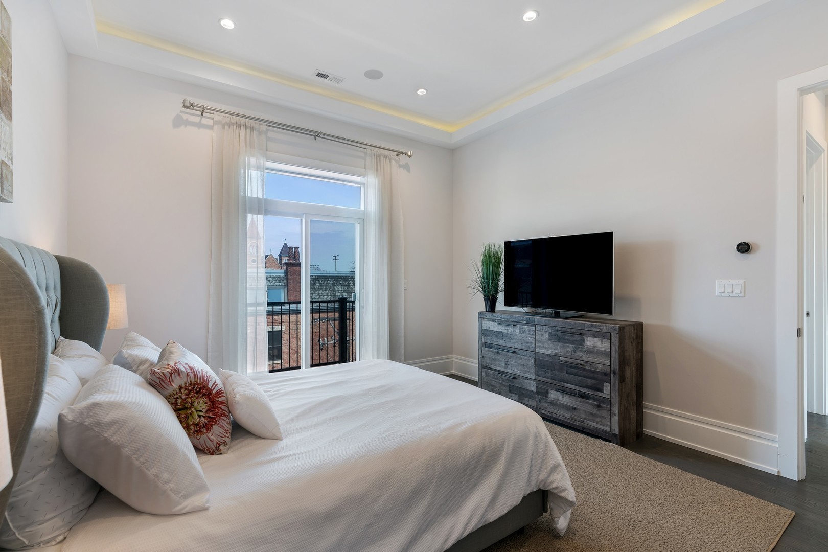 1404 W Chicago Avenue Unit: 4