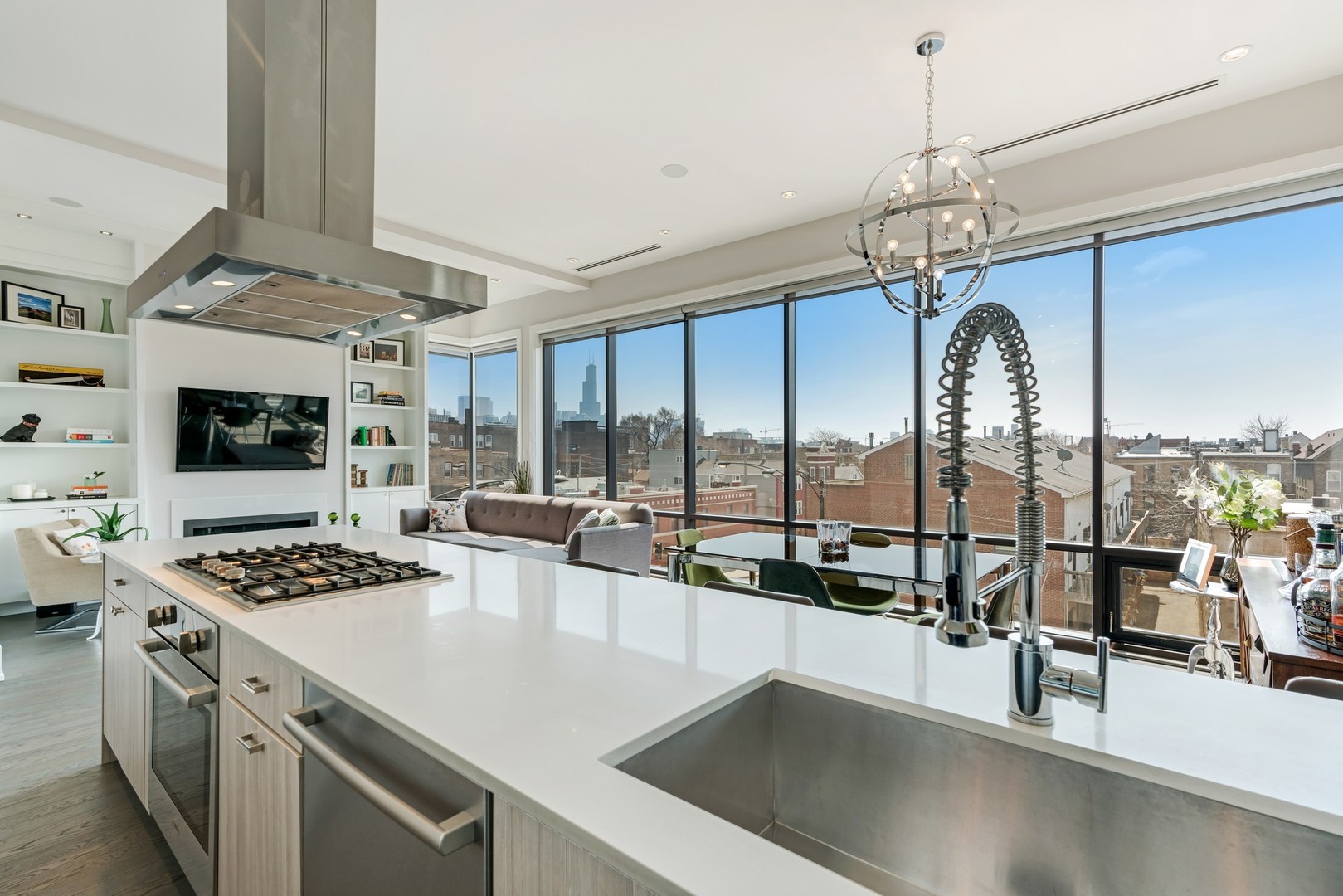 1404 W Chicago Avenue Unit: 4