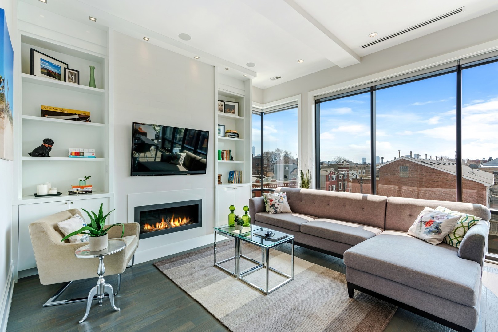 1404 W Chicago Avenue Unit: 4
