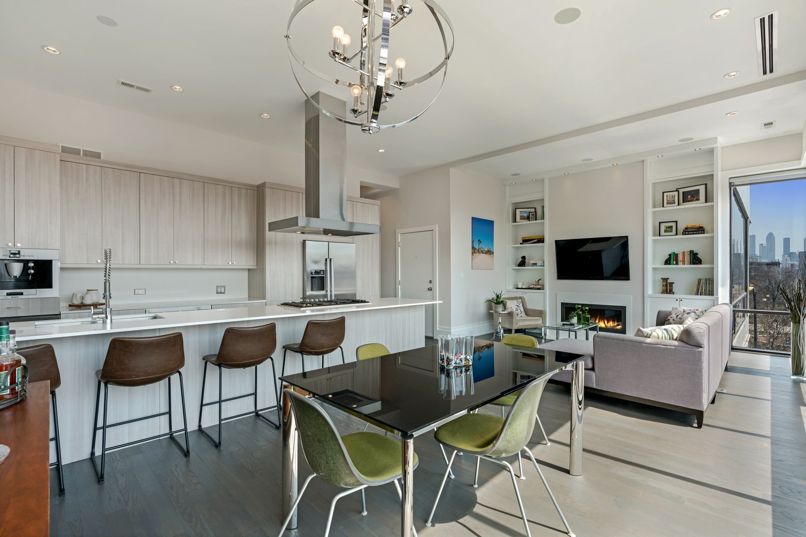 1404 W Chicago Avenue Unit: 4